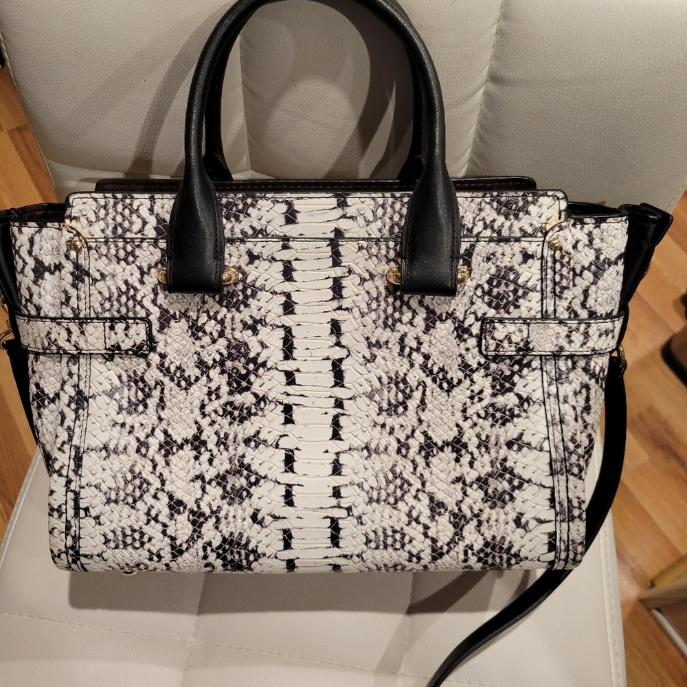 EUC Coach Exotic Swagger Satchel - Picture 6 of 15